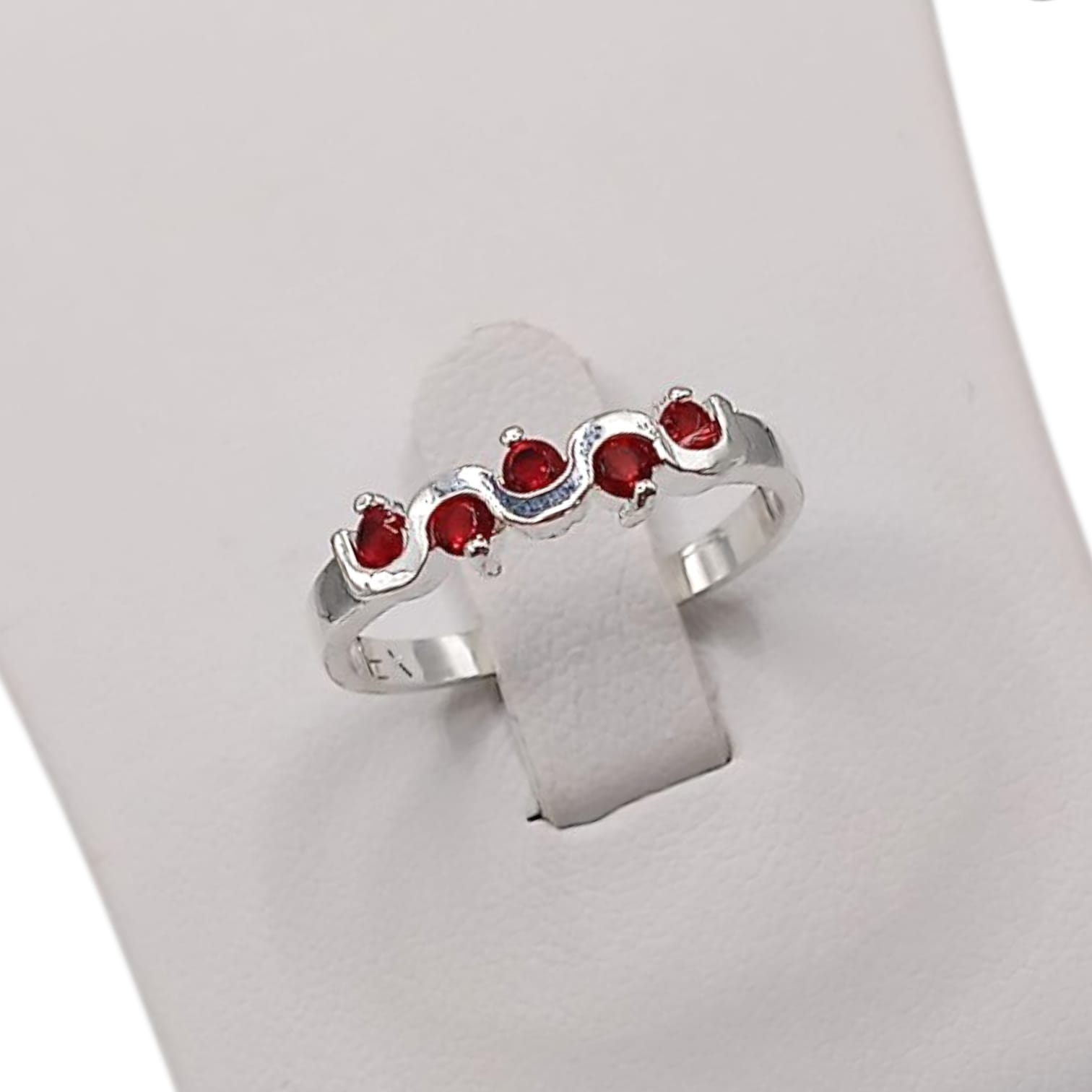 Anillo CZ rojas