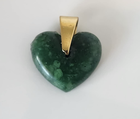 Dije Esmeralda Corazon Pequeño Encapsulado en Recina