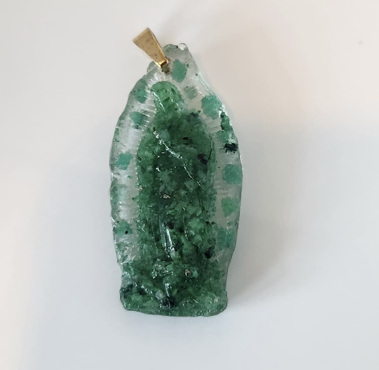 Dije Esmeralda Virgen Encapsulado en Recina